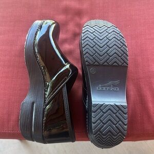 BRAND NEW, Never worn! Dansko Professional Clogs Size 39
